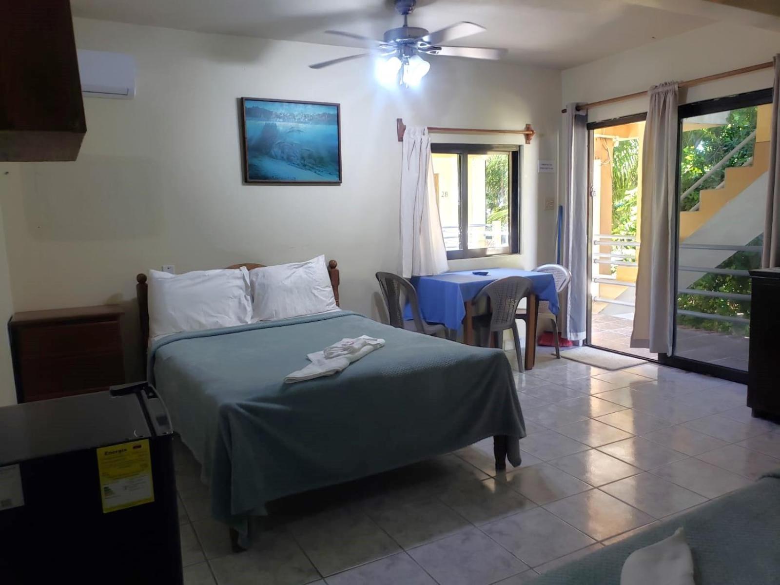 Beach Side Condos Caye Caulker By Ccvh Exterior photo